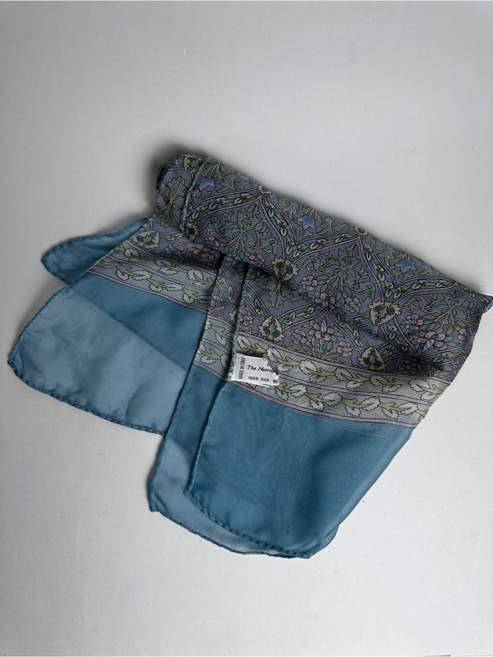 The Metropolitan Museum of Art 100% Silk Scarf Made in Italy Blue Floral